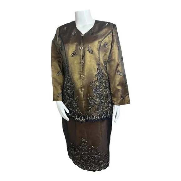 Donna Vinci Dresses & Skirts - NWT Donna Vinci Couture embellished gold with black overlay Suit size 18